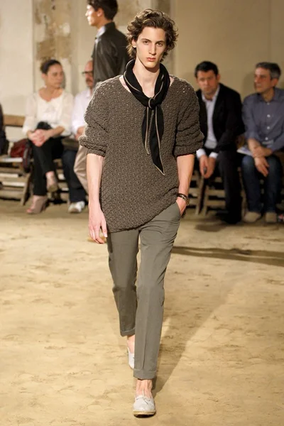 Look 18